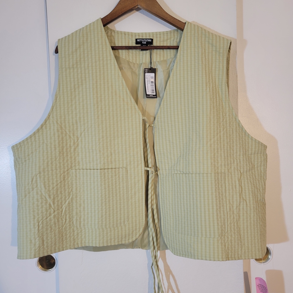 PrettyLittleThing Plus Olive Green Quilted Vest